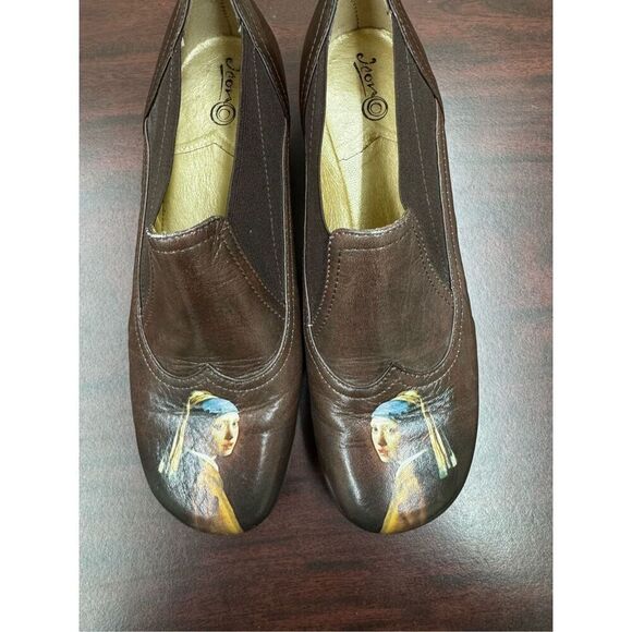 Vintage Icon Leather Girl with a Pearl Earring Brown Slip On Shoes Size 7.5B - Picture 1 of 8